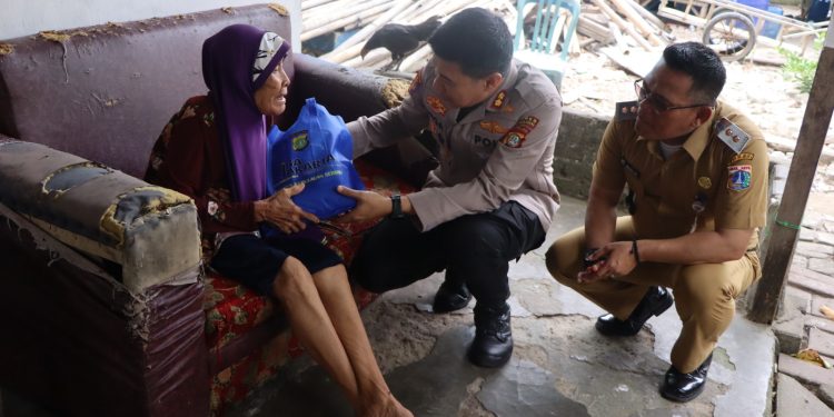 Sambut HUT Bhayangkara, Polres Kepulauan Seribu Gelar Baksos di Pulau Untung Jawa