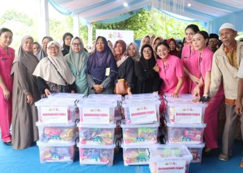 Bhayangkari Polda Metro Jaya Bagikan 750 Paket Sembako di Bojongsari