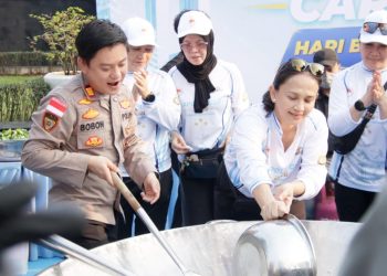 Bobon Santoso Sajikan Tongseng untuk Warga CfD