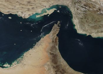 Iran Gratiskan Kapal Pelintas Selat Hormuz