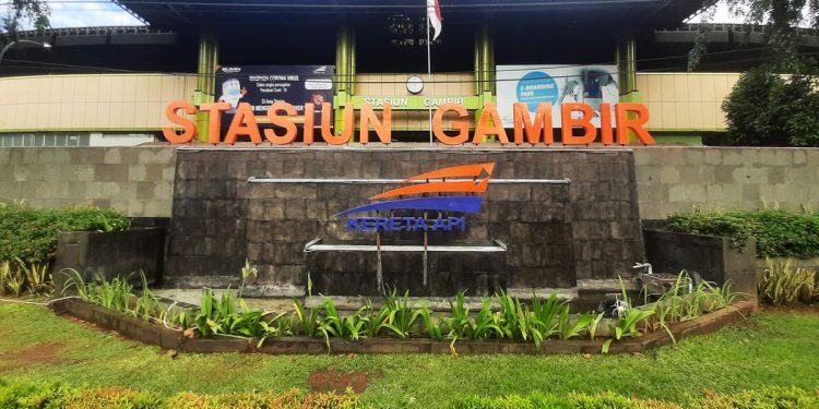 Tak Hanya Kereta Jarak Jauh, Stasiun Gambir juga akan Layani KRL