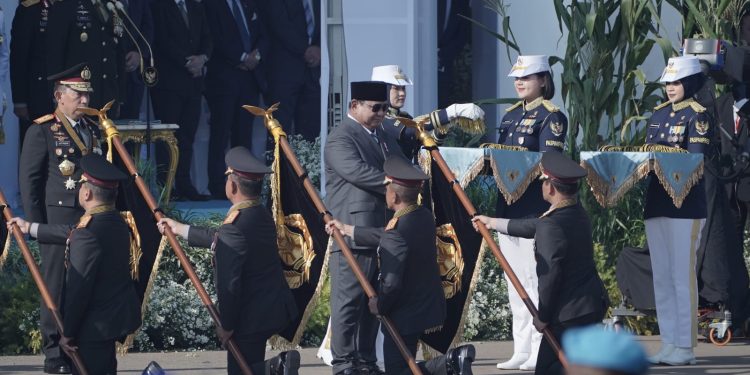Kapolda Metro Jaya Dianugerahi Tanda Kehormatan Nugraha Sakanti dari Presiden 