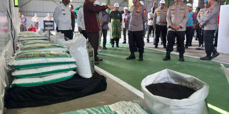 Kapolri Tinjau Pabrik Pupuk Batu Bara di Kampar