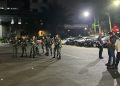 50 Pria Berambut Cepak Geruduk Polda Metro Jaya