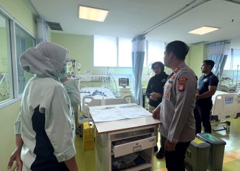 Kapolsek Tarumaja Jenguk Korban Kekerasan Anak di RS Koja