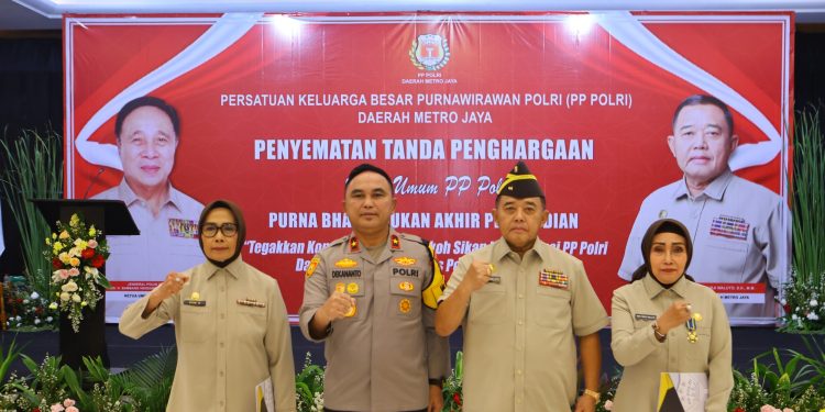 Wakapolda Metro Jaya Sematkan Penghargaan Tridharma kepada 25 Pengurus PP Polri