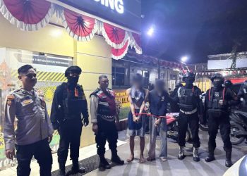 Patroli Brimob dan Polsek Cilincing Amankan 2 Pria Diduga Terlibat Curanmor