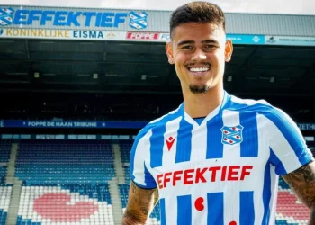 Mees Hilgers resmi berseragam SC Heerenveen