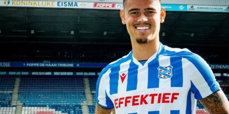 Mees Hilgers resmi berseragam SC Heerenveen