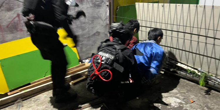 Brimob PMJ Bubarkan Tawuran di Ciputat