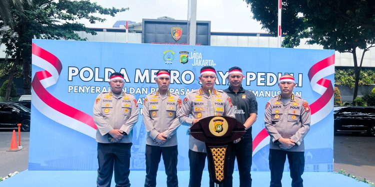 Polda Metro Jaya Kirim 12 Truk Bantuan Kemanusiaan untuk Masyarakat NTT