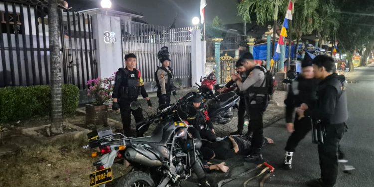 Brimob Polda Metro Jaya Gagalkan Tawuran di Cipayung