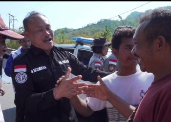Polisi Dengarkan Keluhan dan Redakan Kekecewaan Warga Terdampak Gempa NTT 