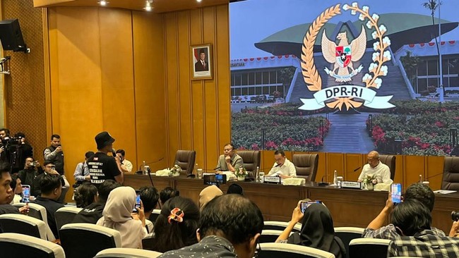 Botok AMPB Diterima Pimpinan DPR di Kompleks Parlemen 