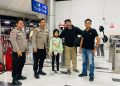 Polsek Ciputat Timur Bantu Warga dan Putrinya Pulang ke Yogyakarta